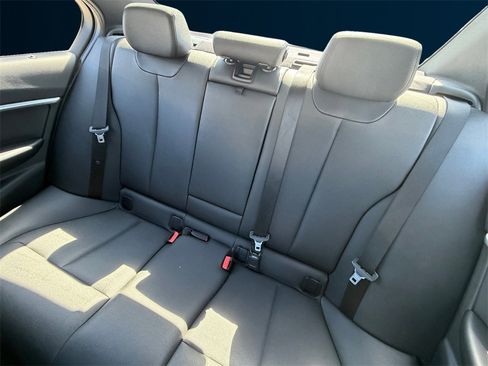 Used 2018 BMW 330e image 16