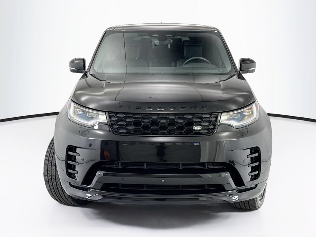 Used 2024 Land Rover Discovery Dynamic SE AWD/4WD image 2