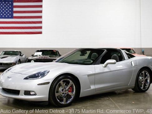 Used 2009 Chevrolet Corvette Coupe w/ Preferred Equipment Group RWD image 3