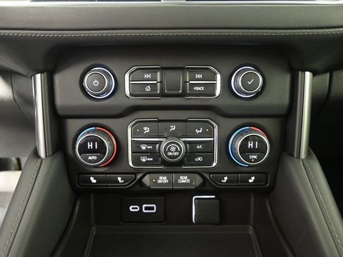 Used 2022 Chevrolet Tahoe Z71 w/ Z71 Off-Road Package image 31