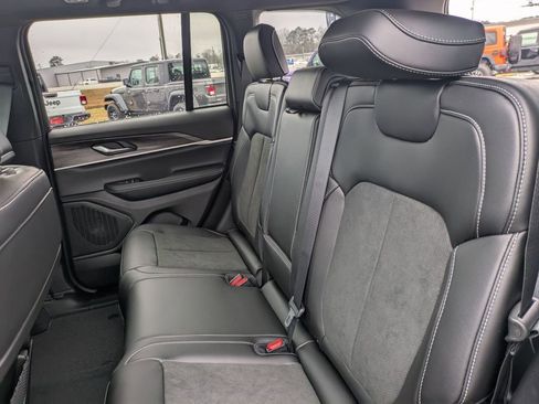 New 2026 Jeep Grand Cherokee Altitude image 27