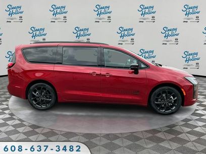 New 2027 Chrysler Pacifica Select