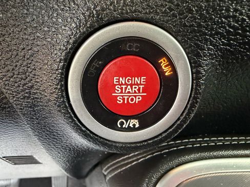 Used 2019 Dodge Challenger SXT image 27