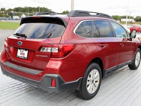 Used 2018 Subaru Outback 2.5i Premium image 5