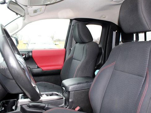 Used 2016 Toyota Tacoma SR5 image 13