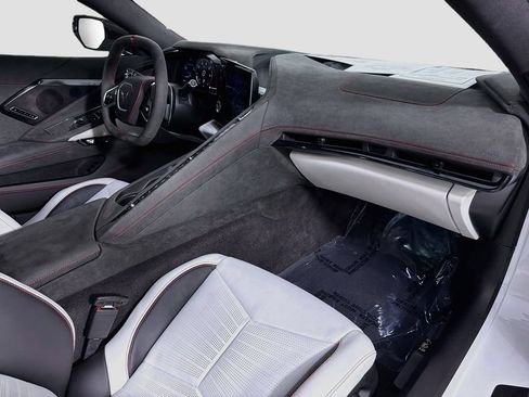 Used 2023 Chevrolet Corvette Stingray Premium Conv w/ Z51 Performance Package RWD image 26
