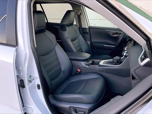 Used 2023 Toyota RAV4 Limited image 8