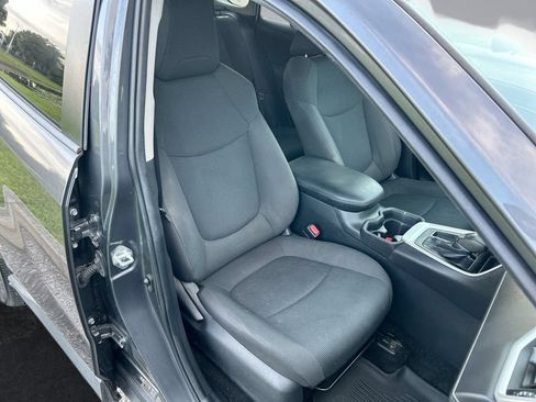 Used 2021 Toyota RAV4 LE FWD image 29
