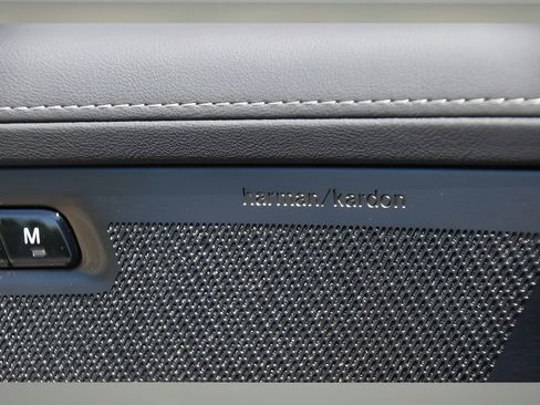 Certified 2025 Volvo XC90 T8 Plus w/ Protection Package Premier image 21