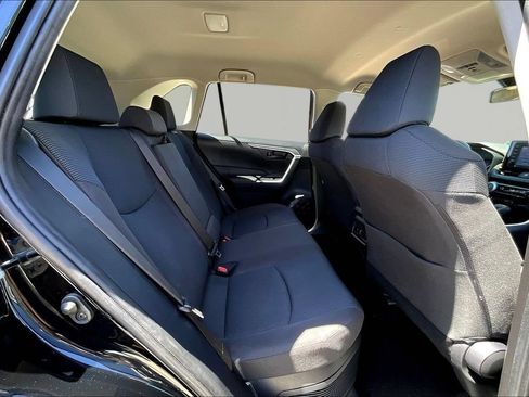 Used 2022 Toyota RAV4 LE AWD/4WD image 25