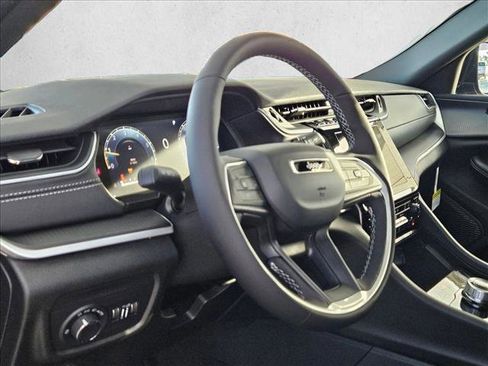 New 2025 Jeep Grand Cherokee L Altitude image 3