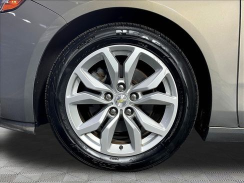 Used 2019 Chevrolet Impala LT FWD image 33