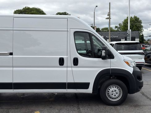 Used 2025 RAM ProMaster 2500 w/ Convenience Group FWD image 13