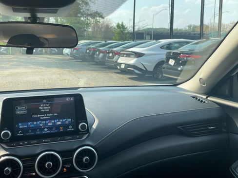 Used 2025 Nissan Sentra SV FWD image 33