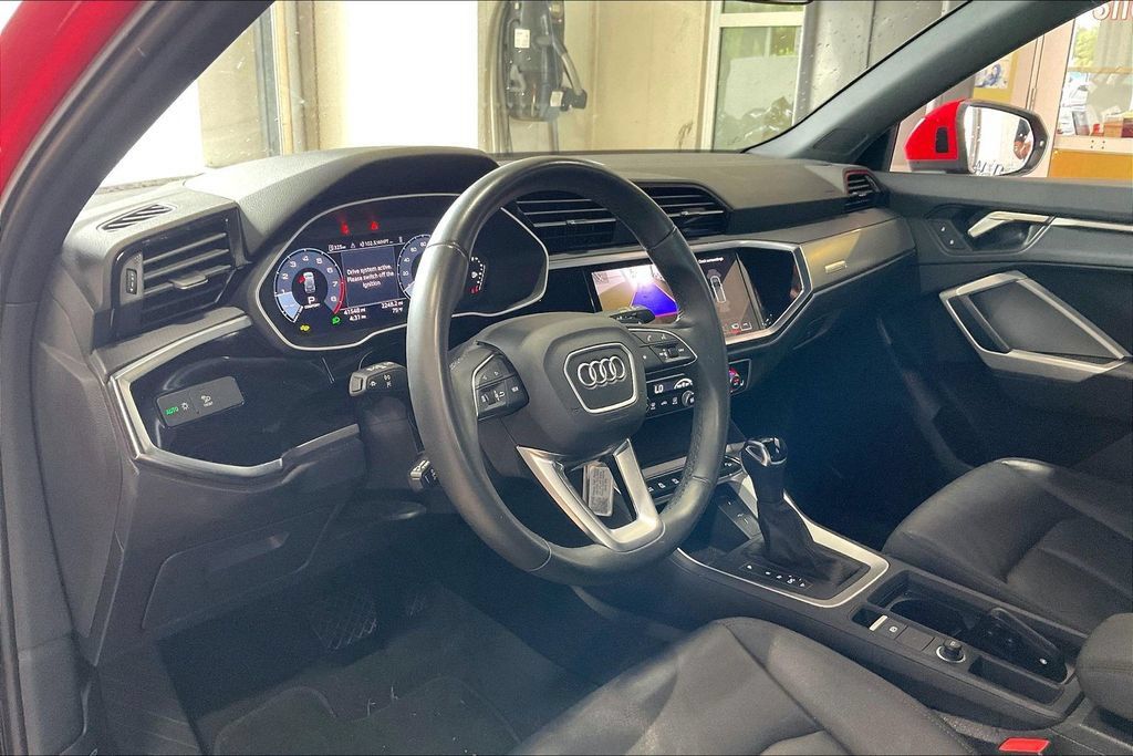 Used 2025 Audi Q3 2.0T Premium AWD/4WD image 4