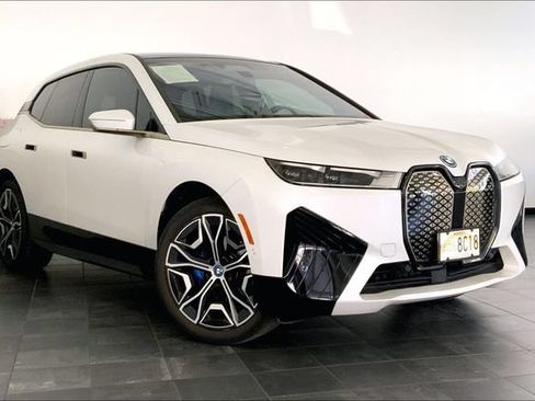 Used 2024 BMW iX xDrive50 w/ Sport Package AWD/4WD image 2