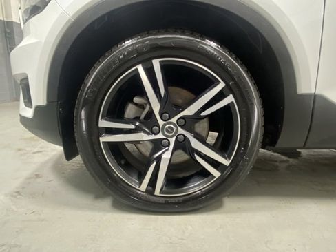 Used 2021 Volvo XC40 T5 R-Design w/ Climate Package image 5