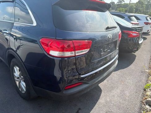 Used 2018 Kia Sorento FWD image 6