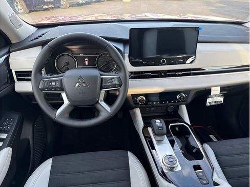 New 2026 Mitsubishi Outlander LE FWD image 14