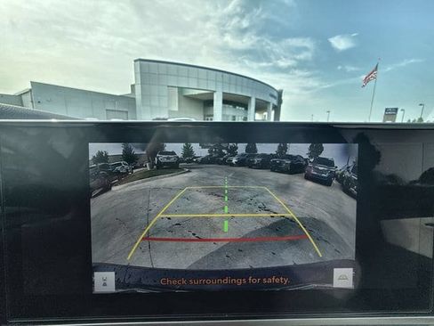 Used 2025 Toyota Camry XLE FWD image 17
