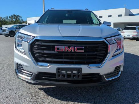 Used 2022 GMC Terrain SLE w/ Driver Convenience Package image 9
