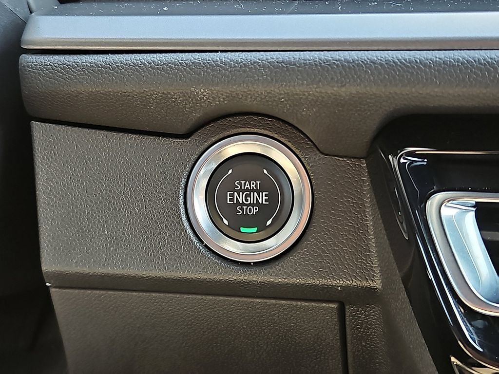 Certified 2025 Chevrolet Traverse LT w/ Midnight/Sport Edition FWD image 22