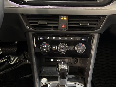 Certified 2024 Volkswagen Taos SEL image 32