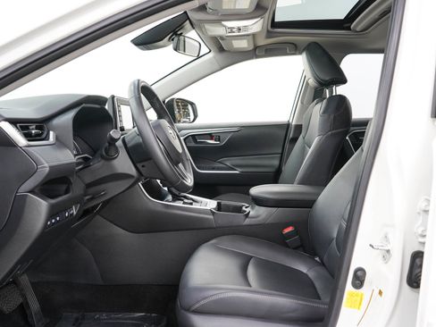 Used 2022 Toyota RAV4 XLE Premium AWD/4WD image 23