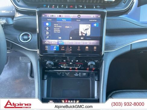 Used 2022 Jeep Grand Cherokee Limited w/ Luxury Tech Group II image 11