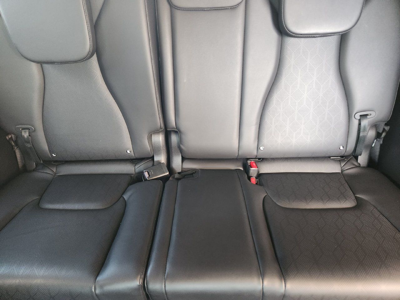 Used 2025 Kia Carnival FWD image 29