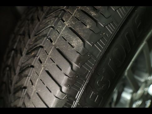 Used 2025 GMC Acadia Elevation image 24