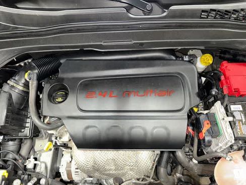 Used 2021 Jeep Renegade Latitude AWD/4WD image 12