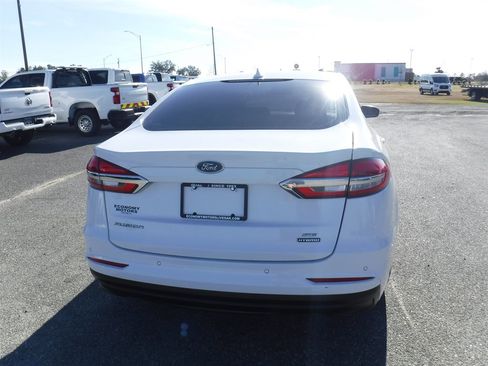 Used 2020 Ford Fusion SE image 5
