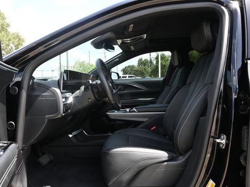 Used 2024 Cadillac Lyriq Luxury RWD image 17