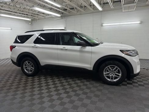 New 2026 Ford Explorer Active RWD image 3