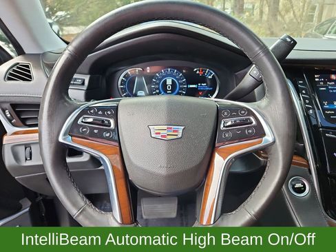 Used 2020 Cadillac Escalade Premium Luxury image 10