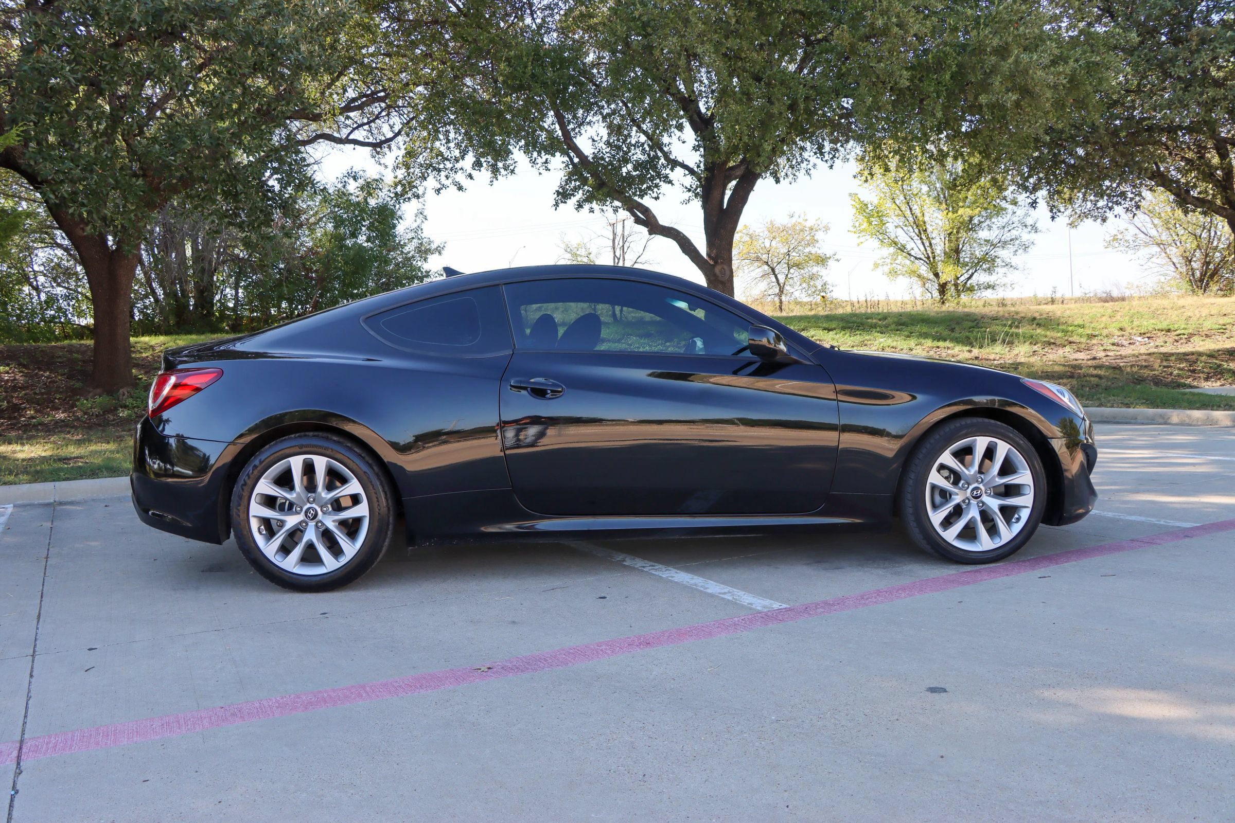 Used 2013 Hyundai Genesis 2.0T RWD image 8