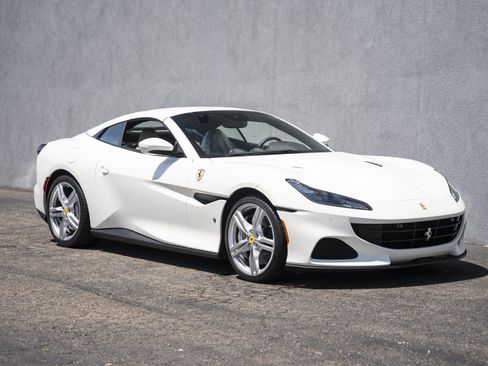 Used 2023 Ferrari Portofino M RWD image 9