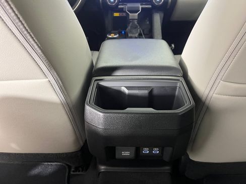 Used 2025 Toyota Tacoma Limited AWD/4WD image 33