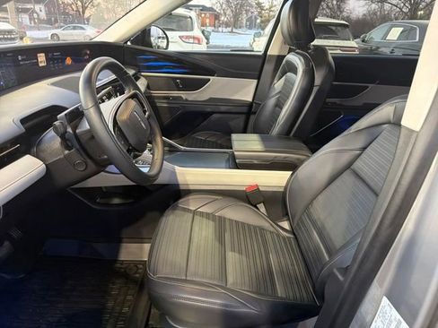 Used 2024 Lincoln Nautilus Reserve image 14