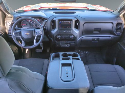 Used 2022 Chevrolet Silverado 2500 Custom w/ Custom Value Package image 11