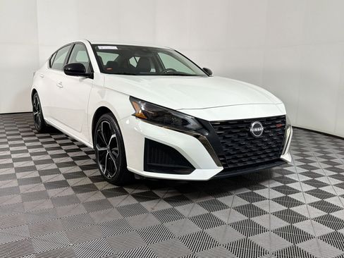 Used 2025 Nissan Altima 2.5 SR FWD image 20