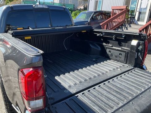 Used 2019 Toyota Tacoma SR5 image 9