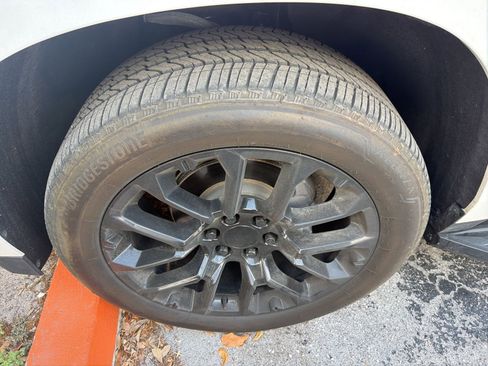 Used 2023 GMC Yukon Denali RWD image 5