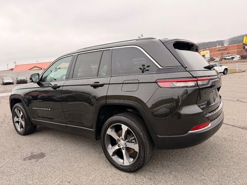 Used 2023 Jeep Grand Cherokee Limited w/ Luxury Tech Group II image 4