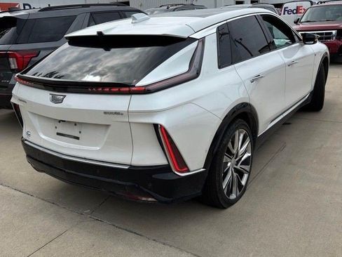 Certified 2024 Cadillac Lyriq Luxury AWD/4WD image 3