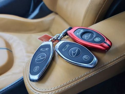 Used 2018 McLaren 570S Spider image 31