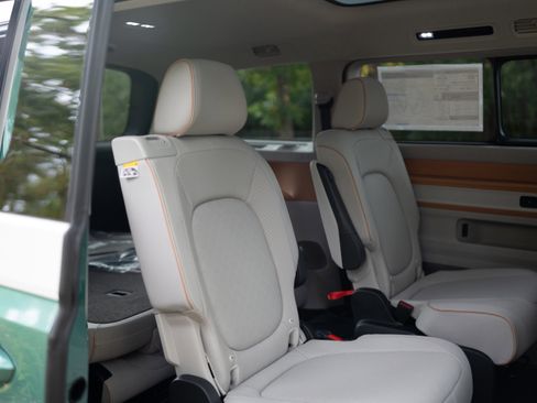 New 2025 Volkswagen ID. Buzz Pro S Plus image 25