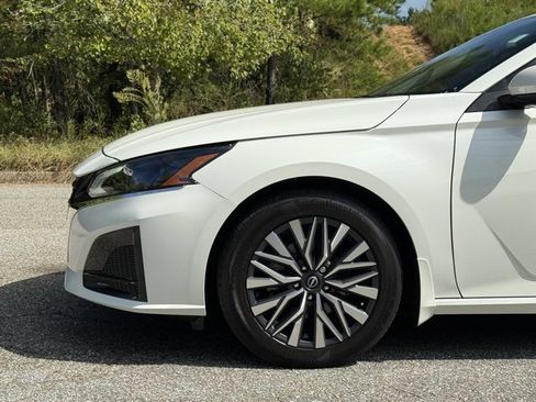 Used 2023 Nissan Altima 2.5 SV image 10