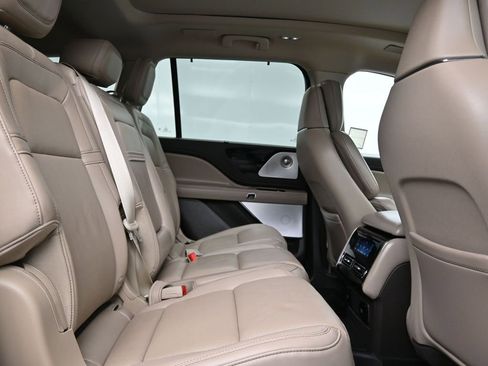 Used 2023 Lincoln Aviator Reserve w/ Equipment Group 201A image 18